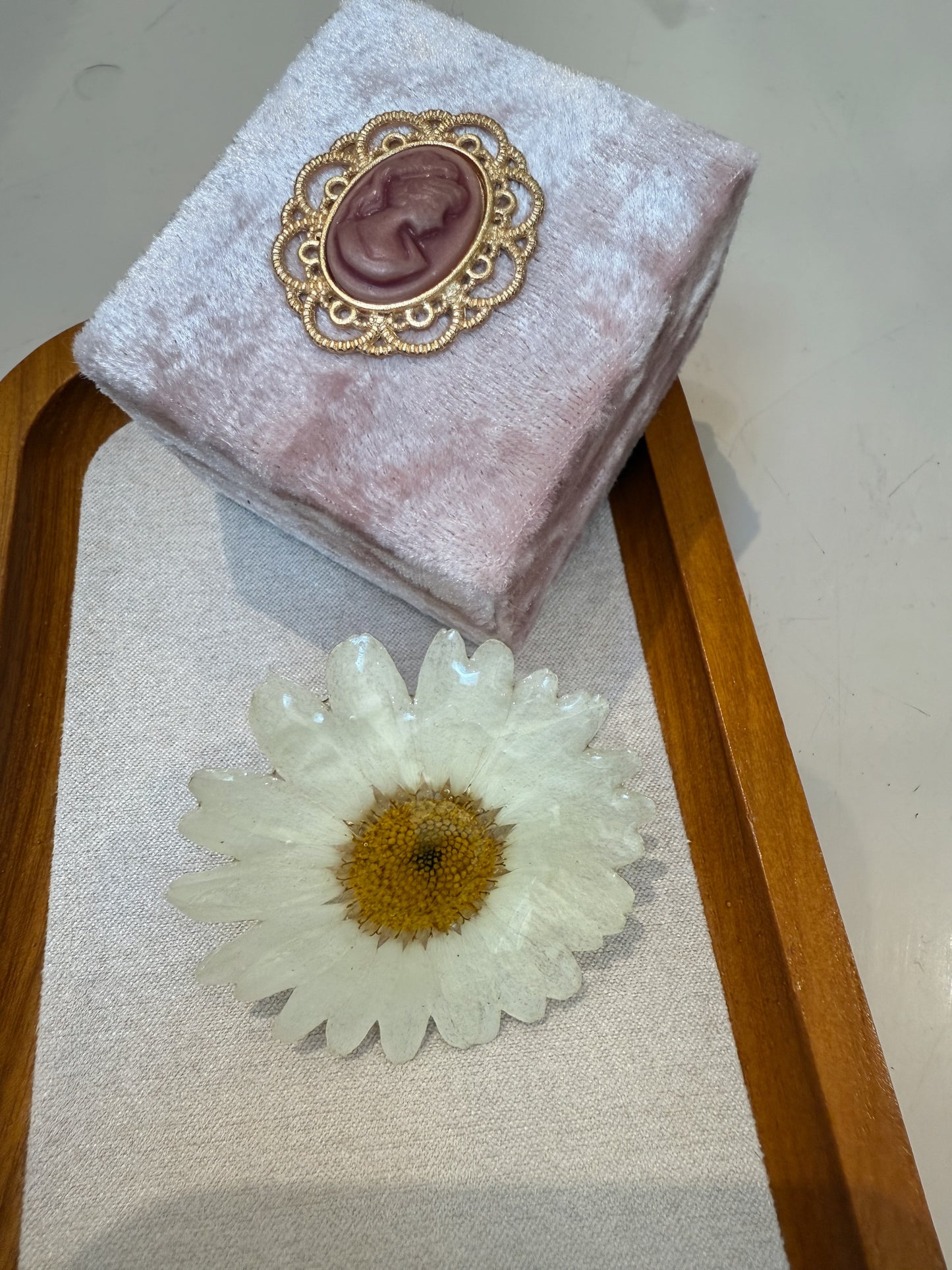 Adjustable Real Daisy Resin Ring – Nature-Inspired Floral Statement Jewelry